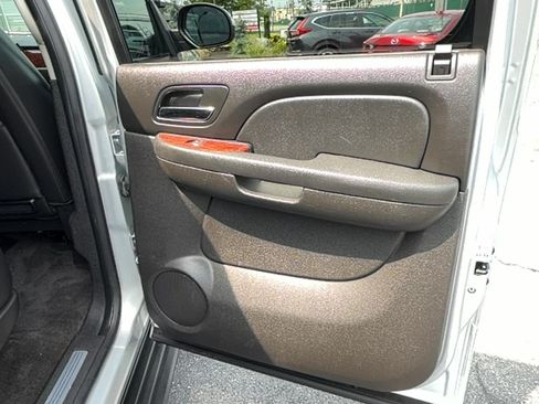 Used 2014 Chevrolet Suburban LTZ AWD/4WD image 26