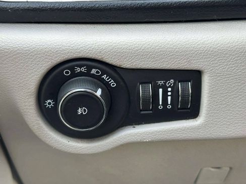 Used 2020 Chrysler Pacifica Touring-L Plus FWD image 31