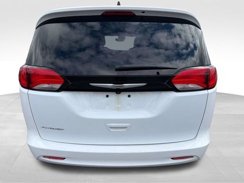 Used 2023 Chrysler Voyager LX FWD image 4