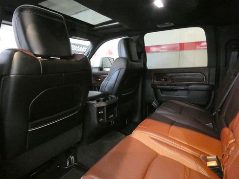 Used 2025 RAM 2500 Limited AWD/4WD image 29