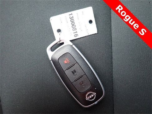 Used 2023 Nissan Rogue S image 33