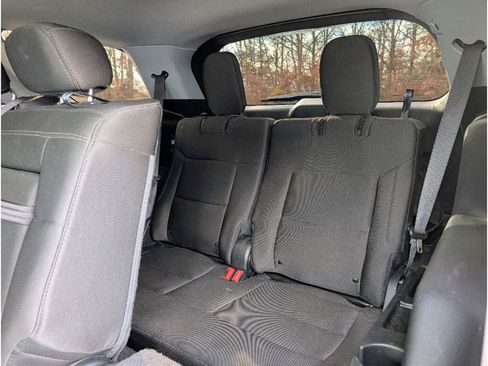 Used 2023 Ford Explorer XLT image 17