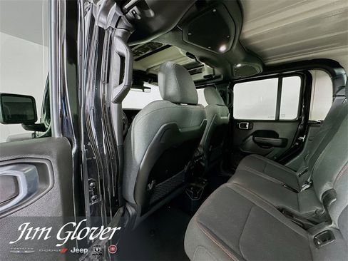 Used 2024 Jeep Gladiator Rubicon w/ Technology Group image 14