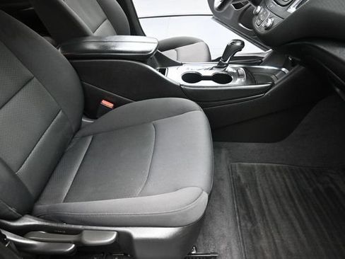 Used 2017 Chevrolet Malibu LT FWD image 26