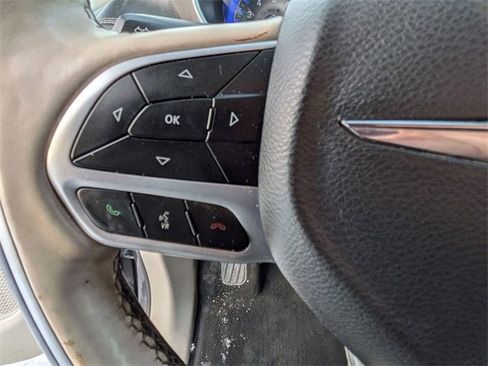 Certified 2019 Chrysler Pacifica Limited image 19