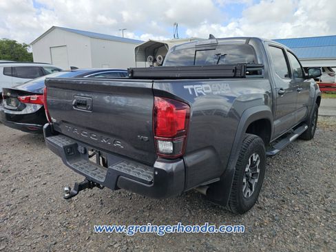 Used 2019 Toyota Tacoma TRD Off-Road w/ Technology Package image 8