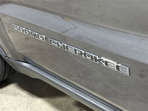 Used 2020 Jeep Grand Cherokee Limited image 28