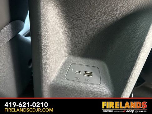 Used 2025 Buick Envision Preferred image 18