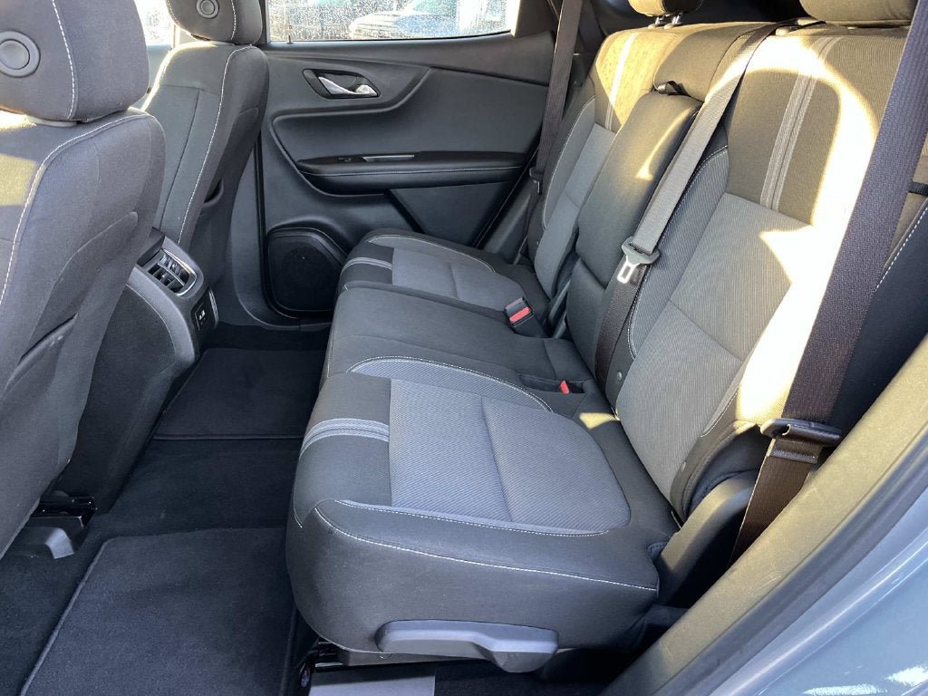 Used 2025 Chevrolet Blazer LT AWD/4WD image 18