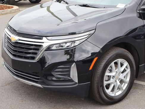 Used 2024 Chevrolet Equinox LT w/ LPO, Floor Liner Package FWD image 6