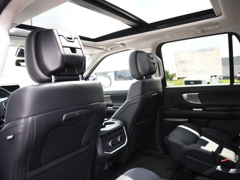 New 2027 Ford Expedition Platinum RWD image 17