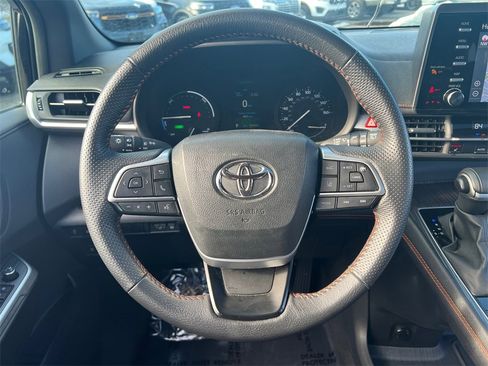 Used 2024 Toyota Sienna XSE image 10