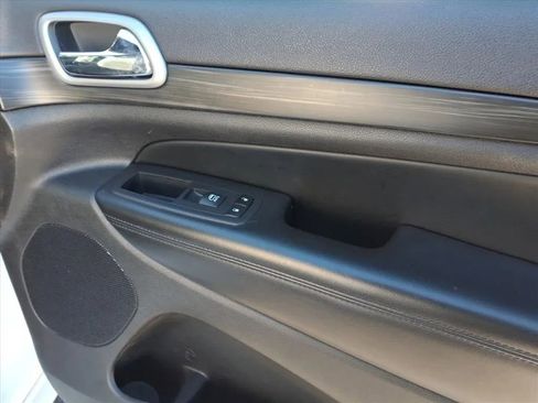 Used 2019 Jeep Grand Cherokee Altitude image 11