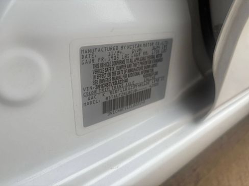 Used 2025 Nissan Versa SV FWD image 25