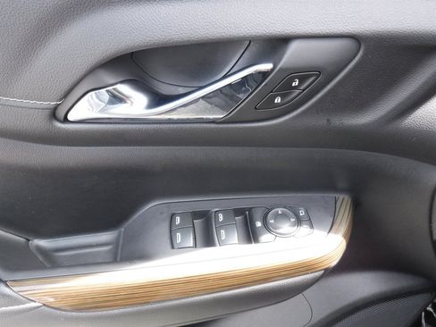 Used 2022 GMC Acadia SLE FWD image 12