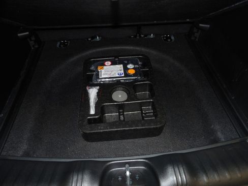 Used 2024 Jeep Compass Limited image 19