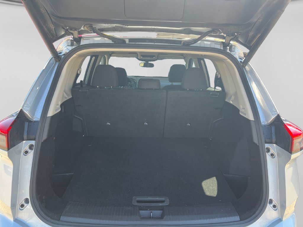 Used 2024 Nissan Rogue SV FWD image 46