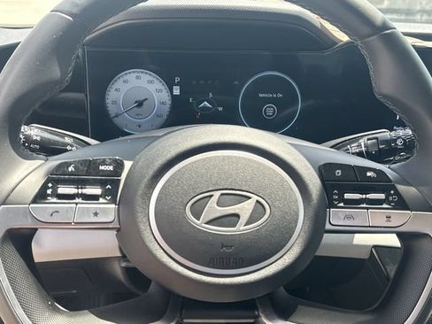 Certified 2024 Hyundai Elantra Limited FWD image 18