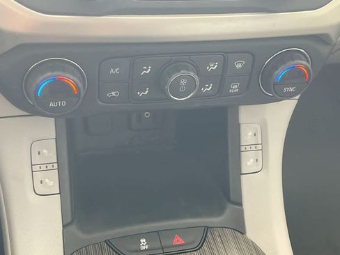 Used 2018 GMC Acadia SLT AWD/4WD image 19