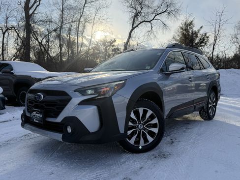 Used 2025 Subaru Outback Touring image 1