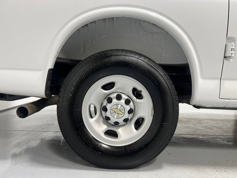 Used 2025 Chevrolet Express 2500 Work Van w/ Driver Convenience Package image 15