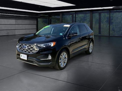 Certified 2024 Ford Edge Titanium image 3