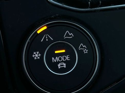 Used 2023 Volkswagen Tiguan SE w/ Panoramic Sunroof Package image 21