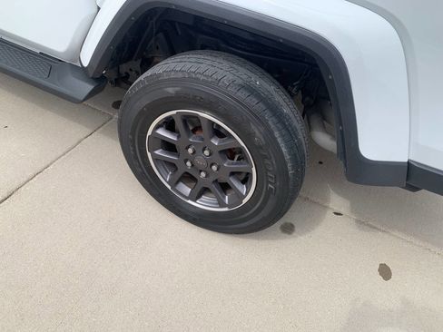 Used 2020 Jeep Gladiator Overland w/ Uconnect 4C Nav & Sound Group image 10