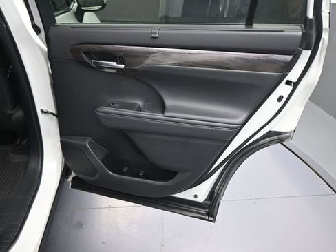 Used 2021 Toyota Highlander Limited AWD/4WD image 64