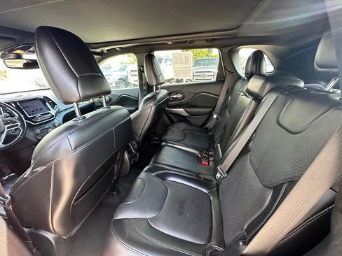 Used 2020 Jeep Cherokee High Altitude AWD/4WD image 9