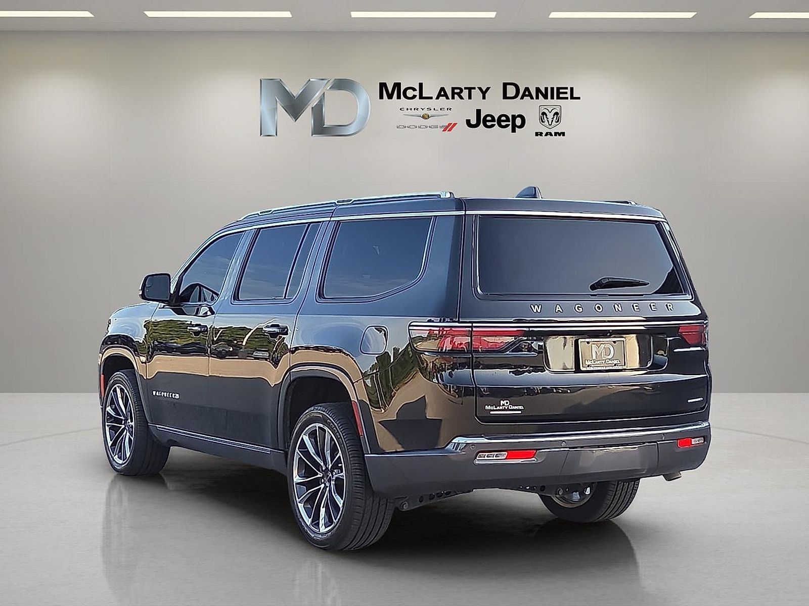 Used 2022 Jeep Wagoneer Series III w/ Premium Group I AWD/4WD image 4