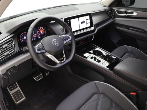 Used 2024 Volkswagen Atlas Peak Edition SE image 15