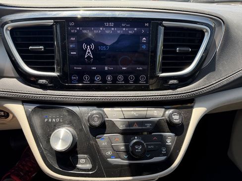 Used 2018 Chrysler Pacifica Limited FWD image 14