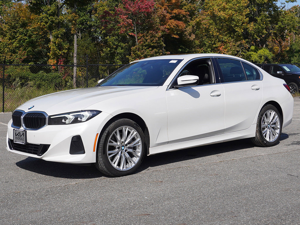Used 2024 BMW 330i xDrive Sedan w/ Premium Package AWD/4WD image 11