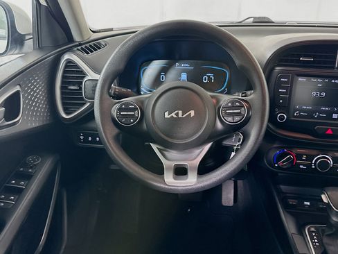 Used 2025 Kia Soul LX w/ LX Technology Package image 18