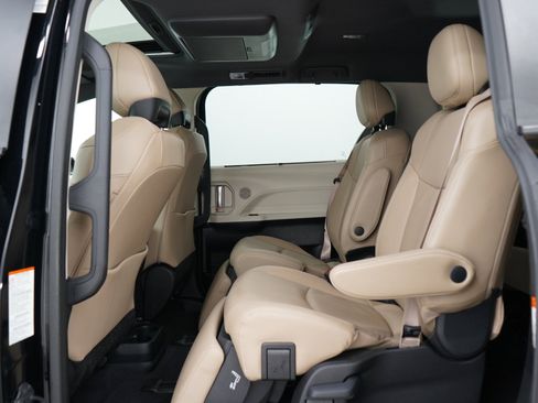 Used 2024 Toyota Sienna Limited AWD/4WD image 16