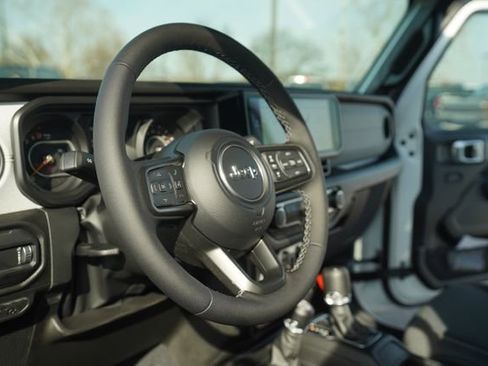 New 2025 Jeep Gladiator Sport image 25