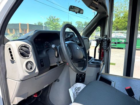 Used 2012 Ford E-450 and Econoline 450 Super Duty w/ Shuttle Bus Prep Pkg image 12