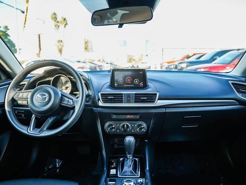 Used 2018 MAZDA MAZDA3 Sport image 12