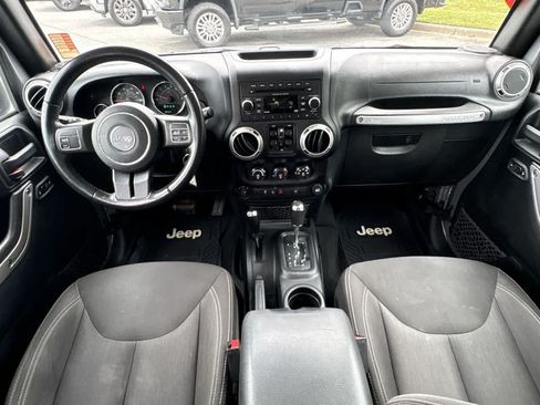 Used 2018 Jeep Wrangler Unlimited Sahara AWD/4WD image 17