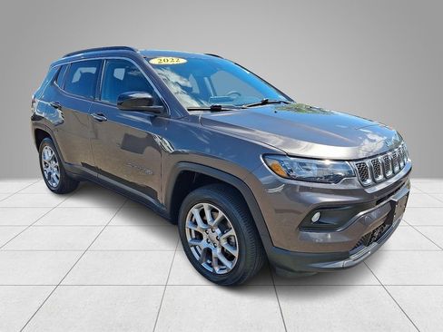 Used 2023 Jeep Compass Latitude AWD/4WD image 4