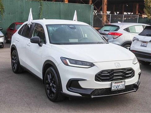 Used 2023 Honda HR-V Sport image 3