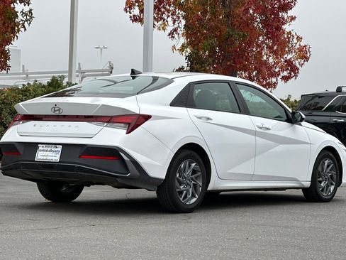 Used 2024 Hyundai Elantra SEL image 4