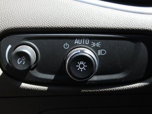 Used 2021 Chevrolet Malibu LS image 14