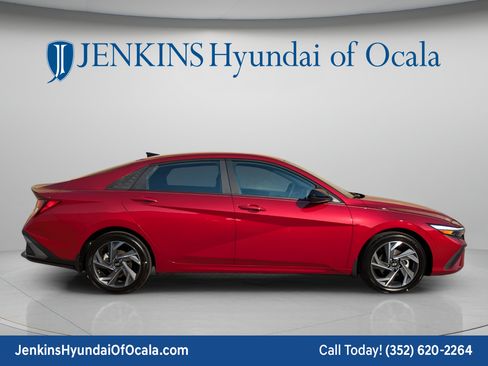 Certified 2025 Hyundai Elantra SEL FWD image 2