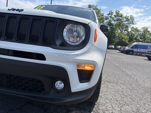 Used 2023 Jeep Renegade Altitude w/ Convenience Group I AWD/4WD image 10