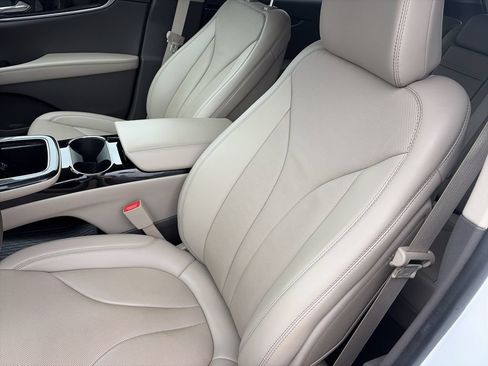 Used 2023 Lincoln Nautilus Reserve FWD image 12