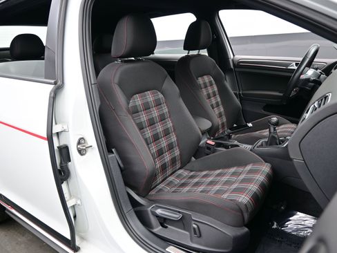 Used 2018 Volkswagen GTI SE FWD image 13