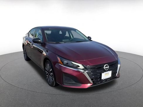 Used 2025 Nissan Altima 2.5 SV FWD image 16