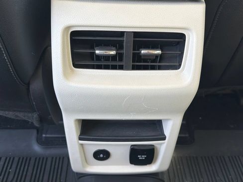 Used 2022 Ford Edge Titanium AWD/4WD image 22